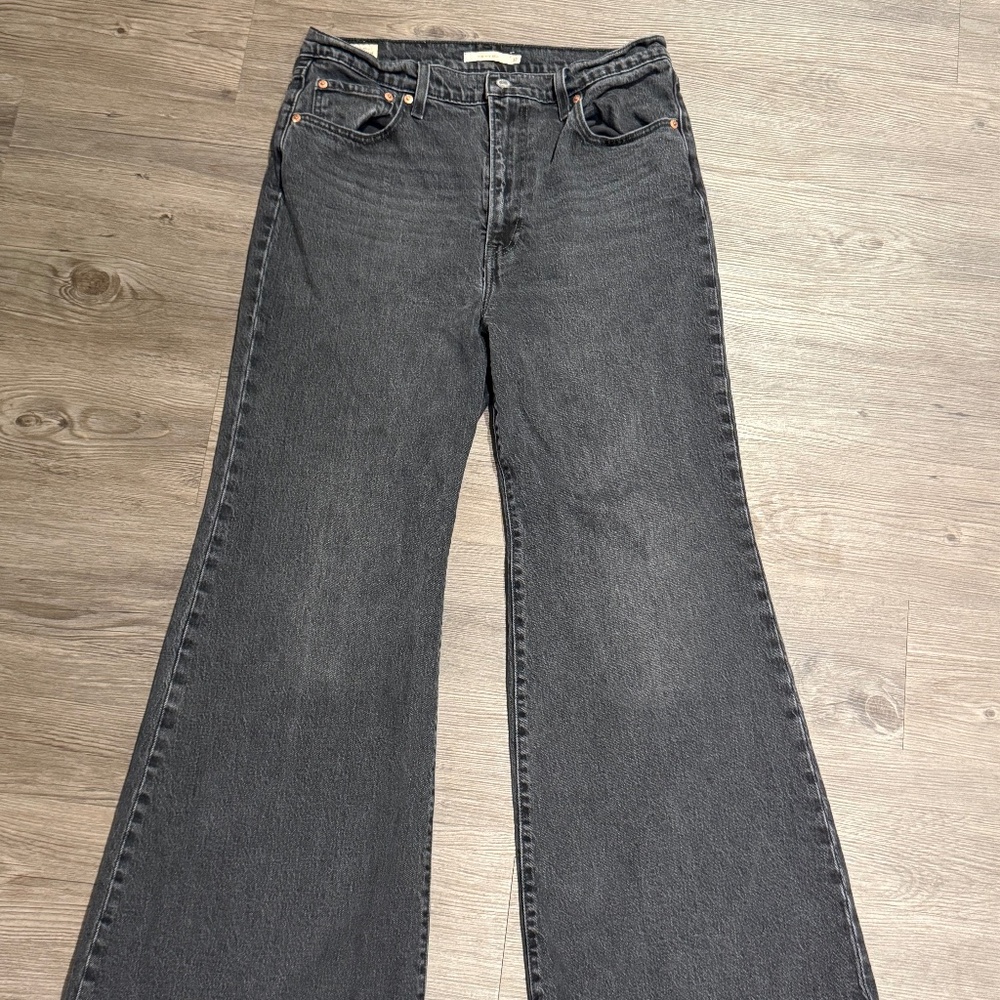 Levi’s Premium Ribcage Bell Jeans Size 32 Washed Black